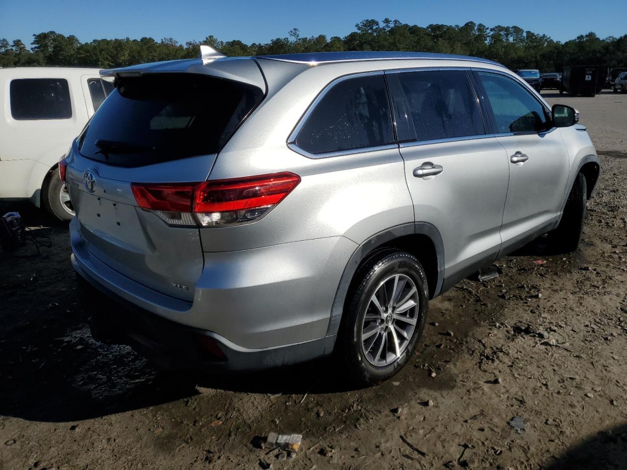 2019 TOYOTA HIGHLANDER - Image 3