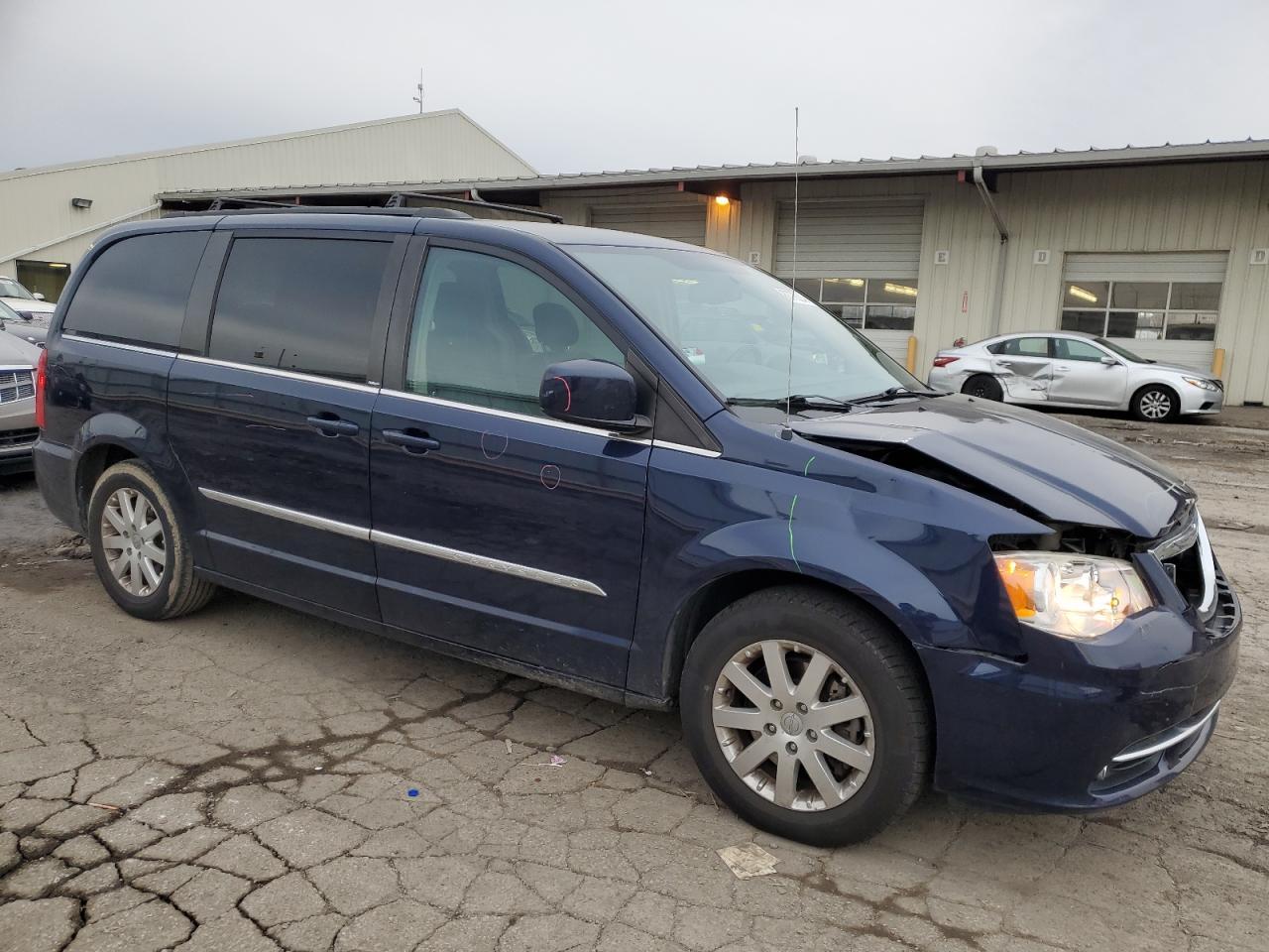 2014 CHRYSLER TOWN & COU - Фото 4