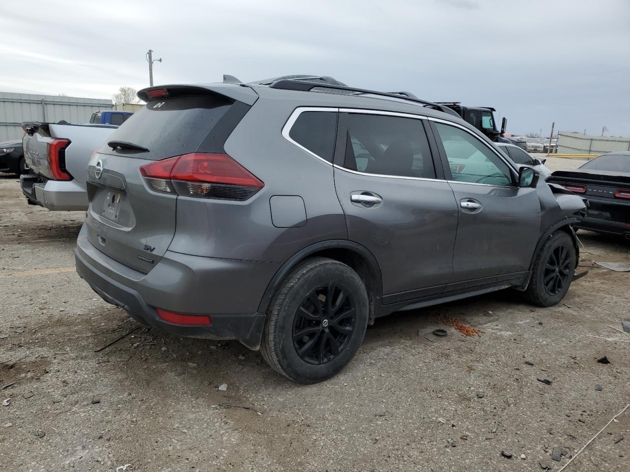 2018 NISSAN ROGUE S - Фото 3