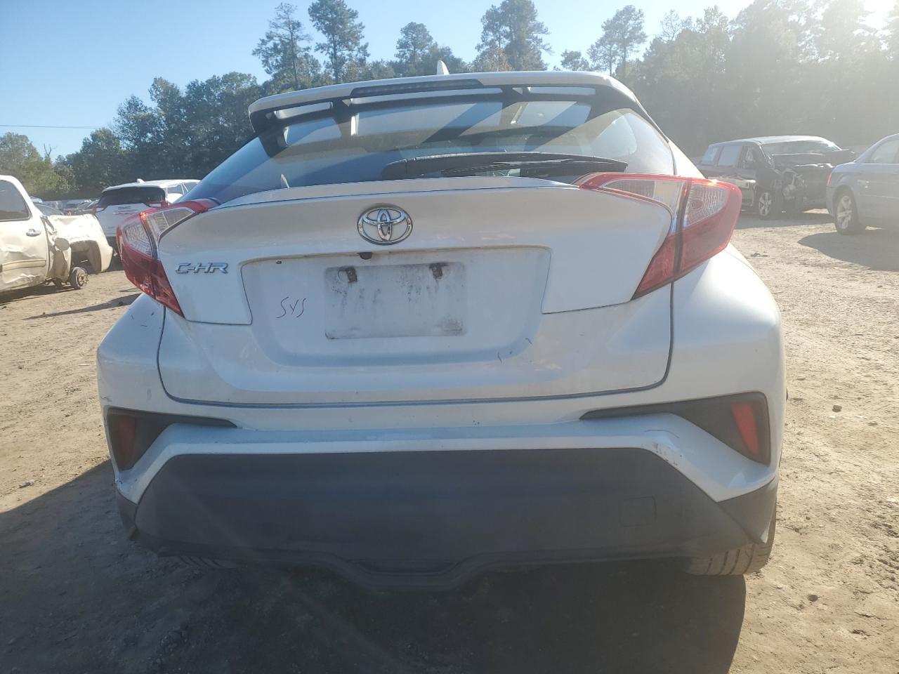 2018 TOYOTA C-HR XLE - Фото 6