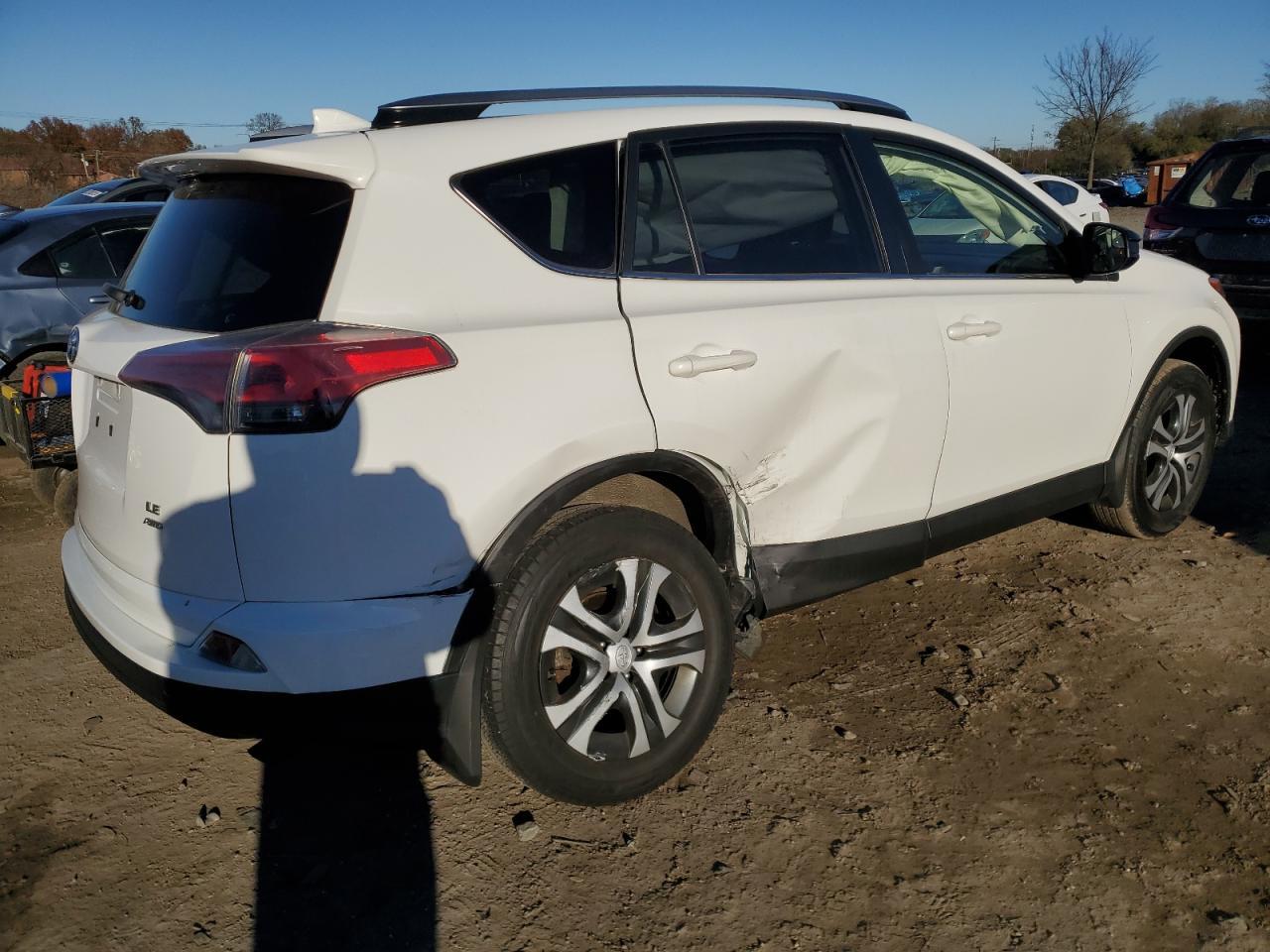 2018 TOYOTA RAV4 LE - Image 3