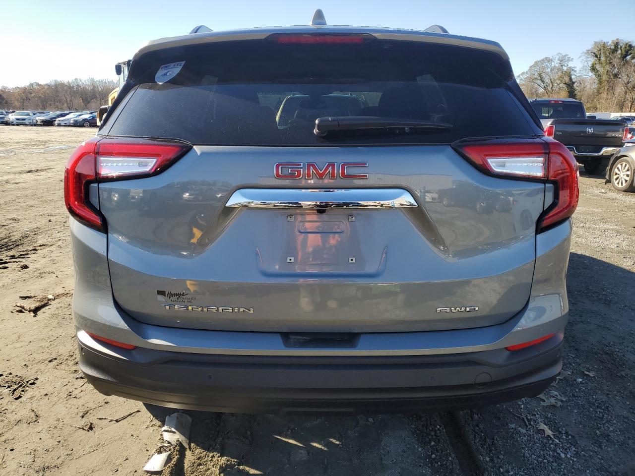 2023 GMC TERRAIN SL - Image 6