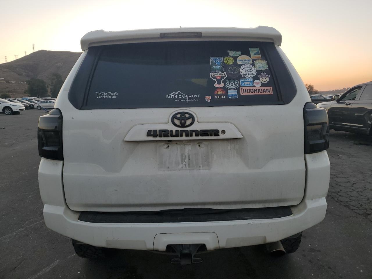 2017 TOYOTA 4RUNNER SR - Image 6