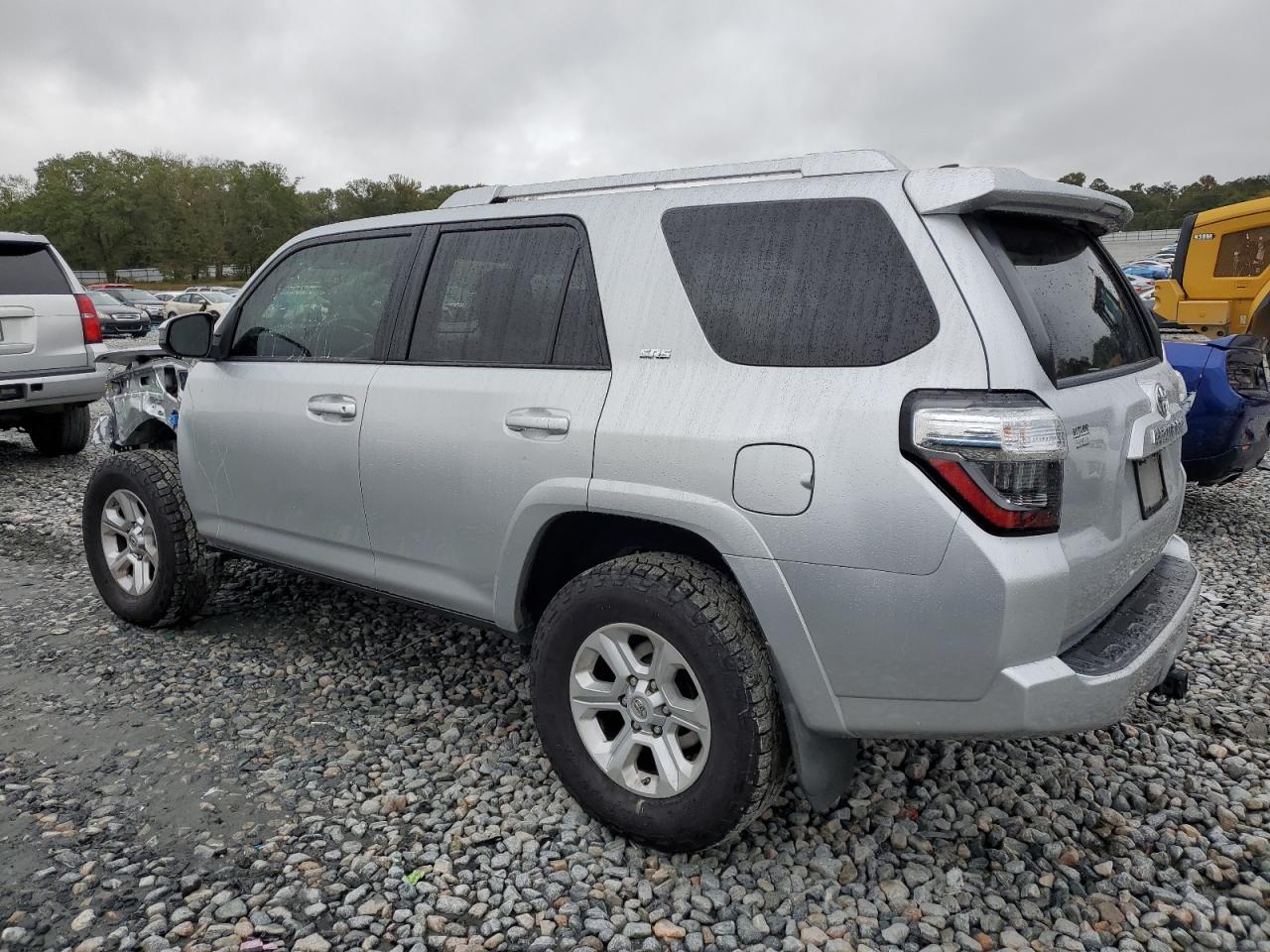 2017 TOYOTA 4RUNNER SR - Фото 2