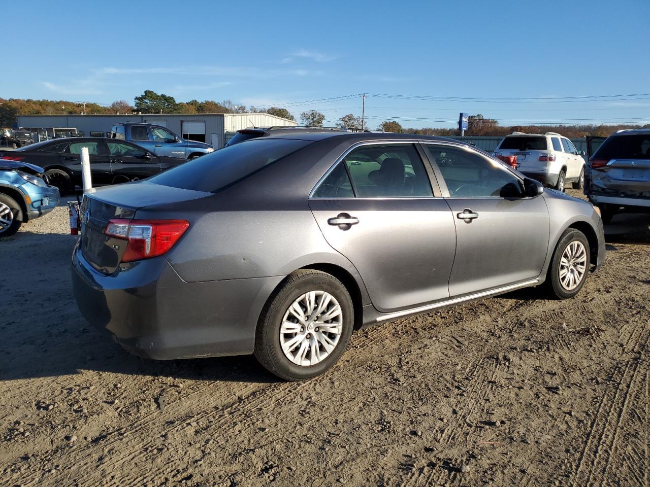 2013 TOYOTA CAMRY L - Фото 3