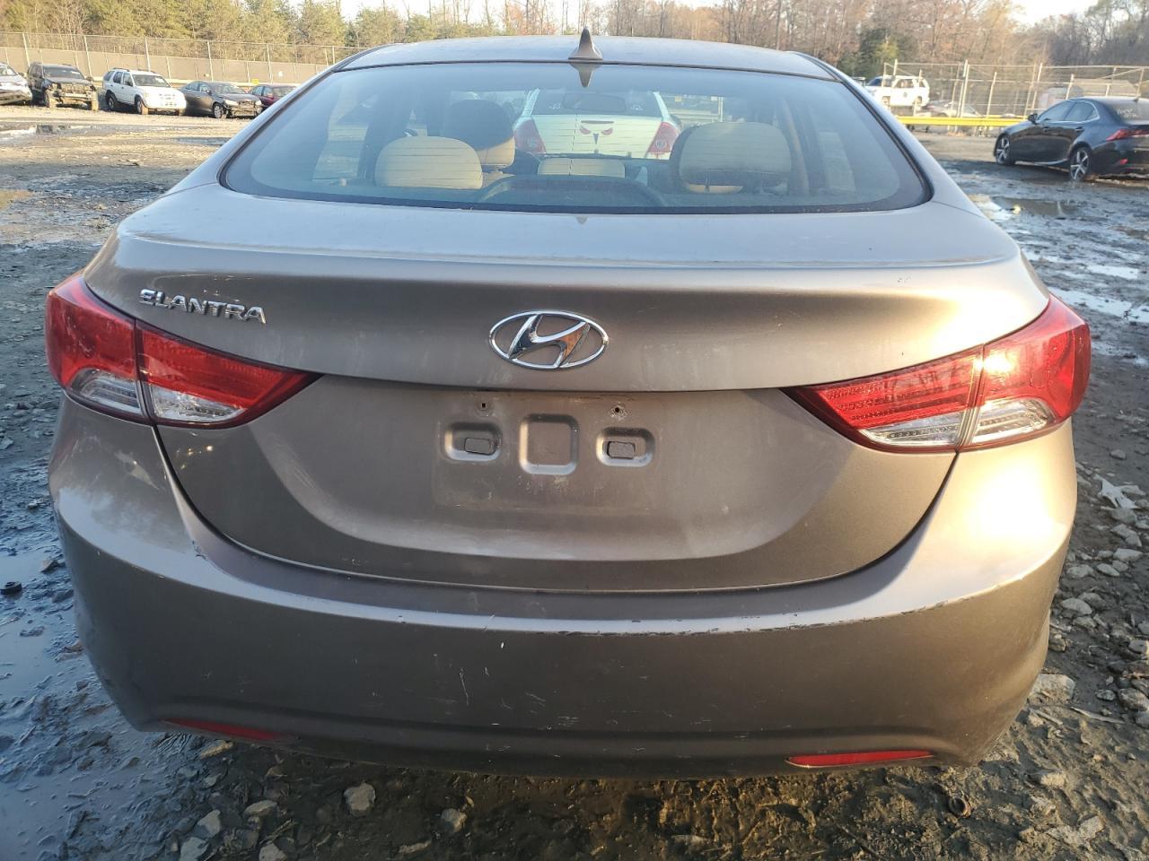2013 HYUNDAI ELANTRA GL - Image 6