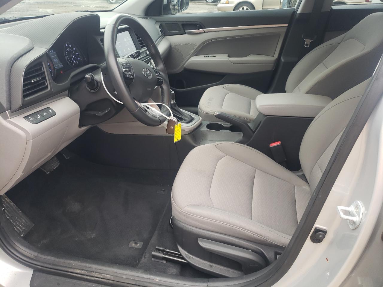 2019 HYUNDAI ELANTRA SE - Image 7