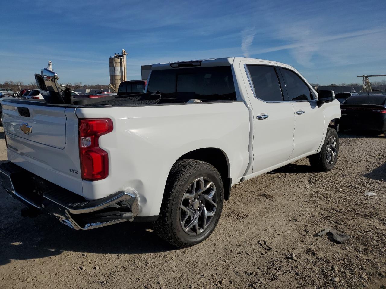 2021 CHEVROLET SILVERADO - Фото 3