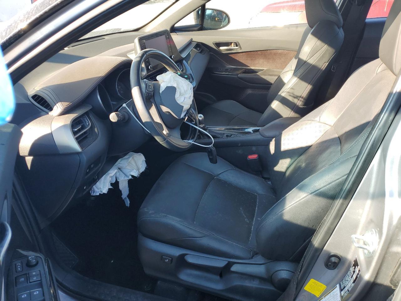 2019 TOYOTA C-HR XLE - Image 7