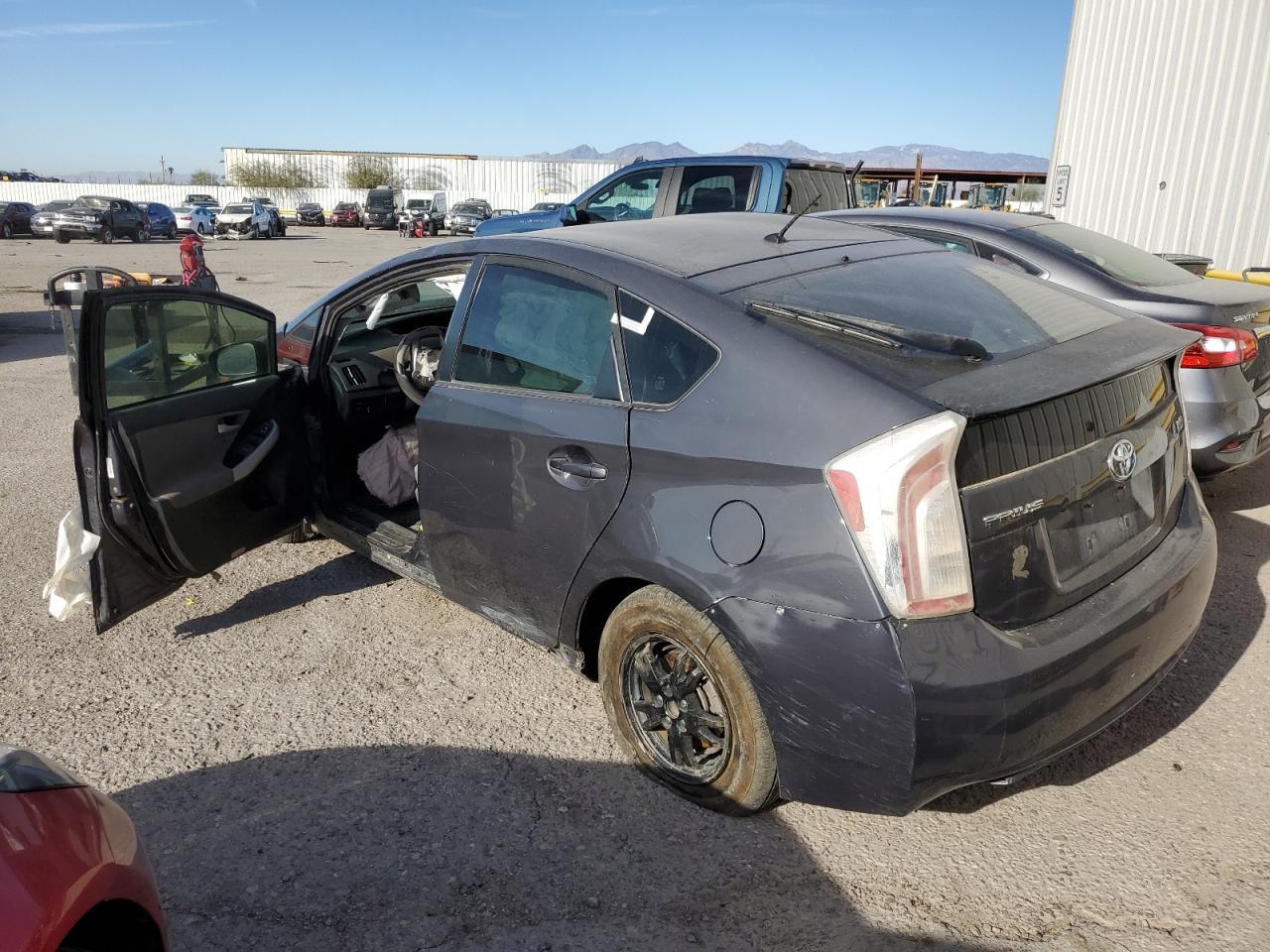 2015 TOYOTA PRIUS - Фото 2