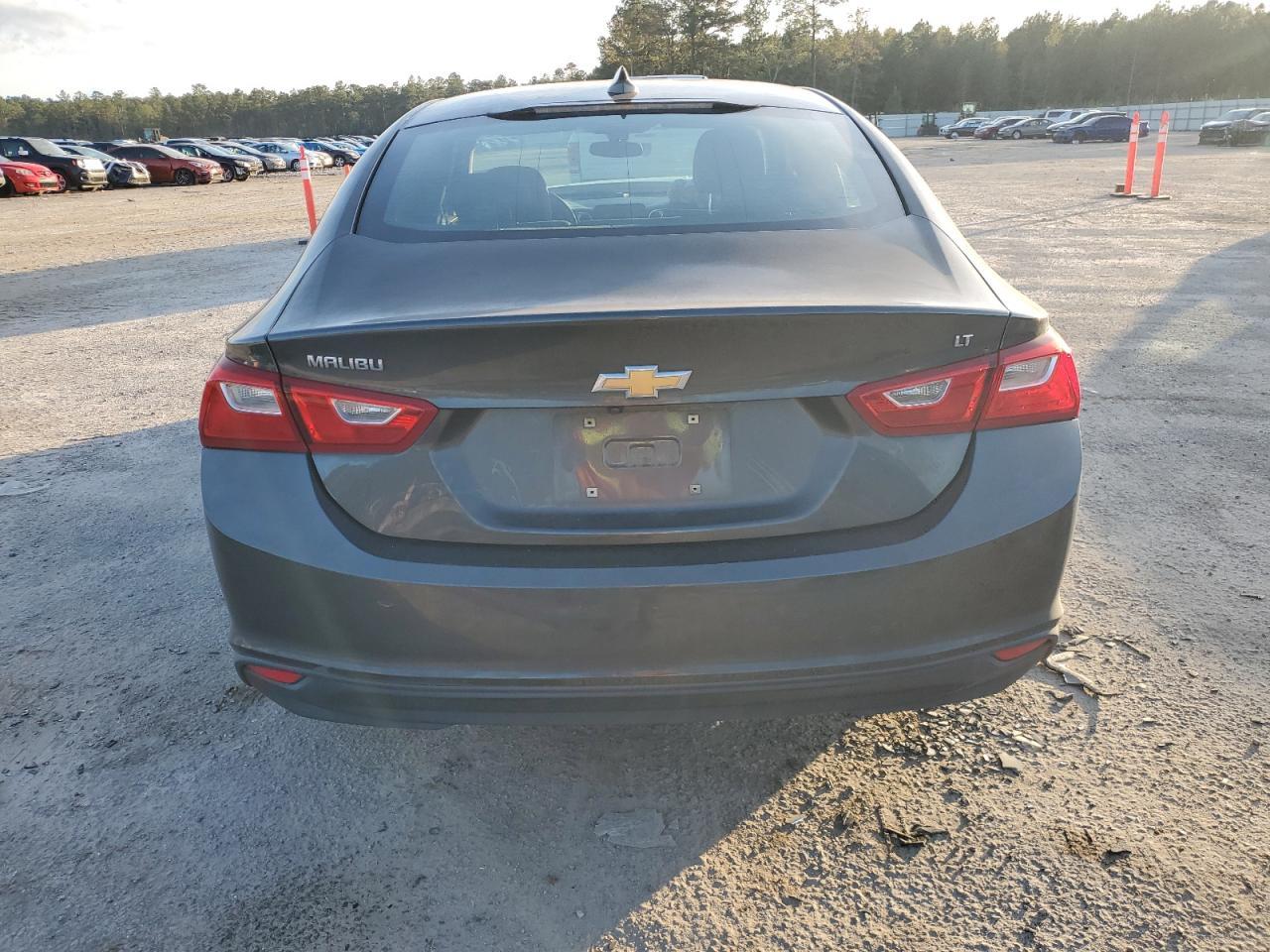 2017 CHEVROLET MALIBU LT - Image 6