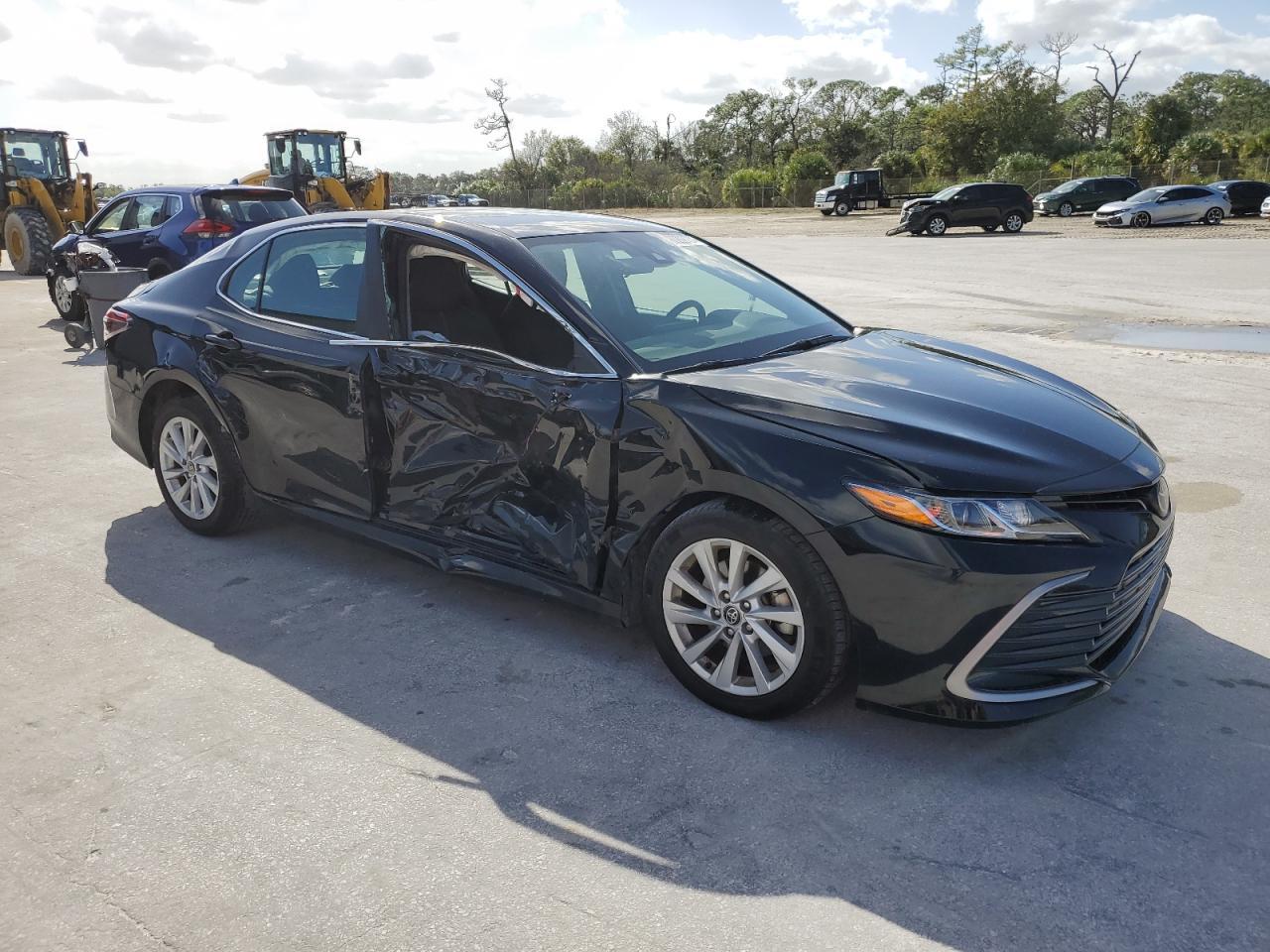 2023 TOYOTA CAMRY LE - Фото 4