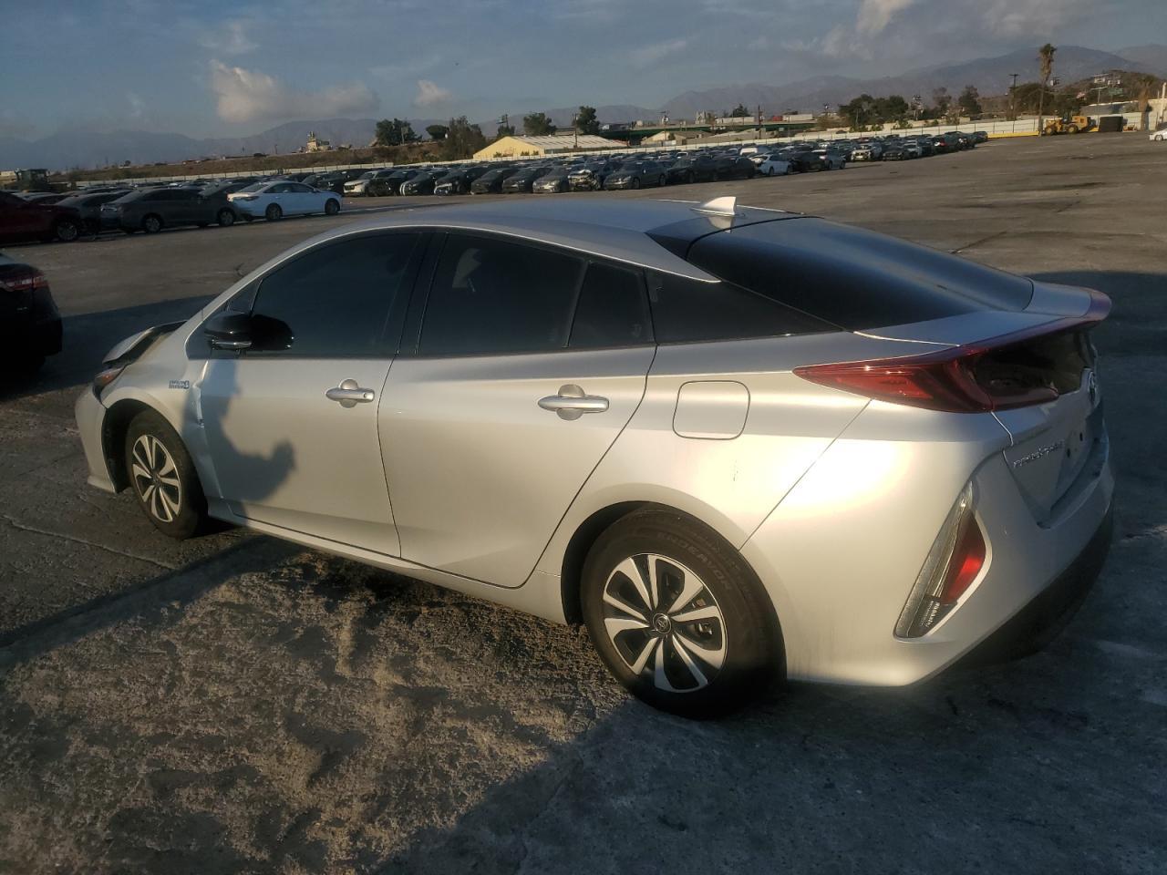 2019 TOYOTA PRIUS PRIM - Фото 2