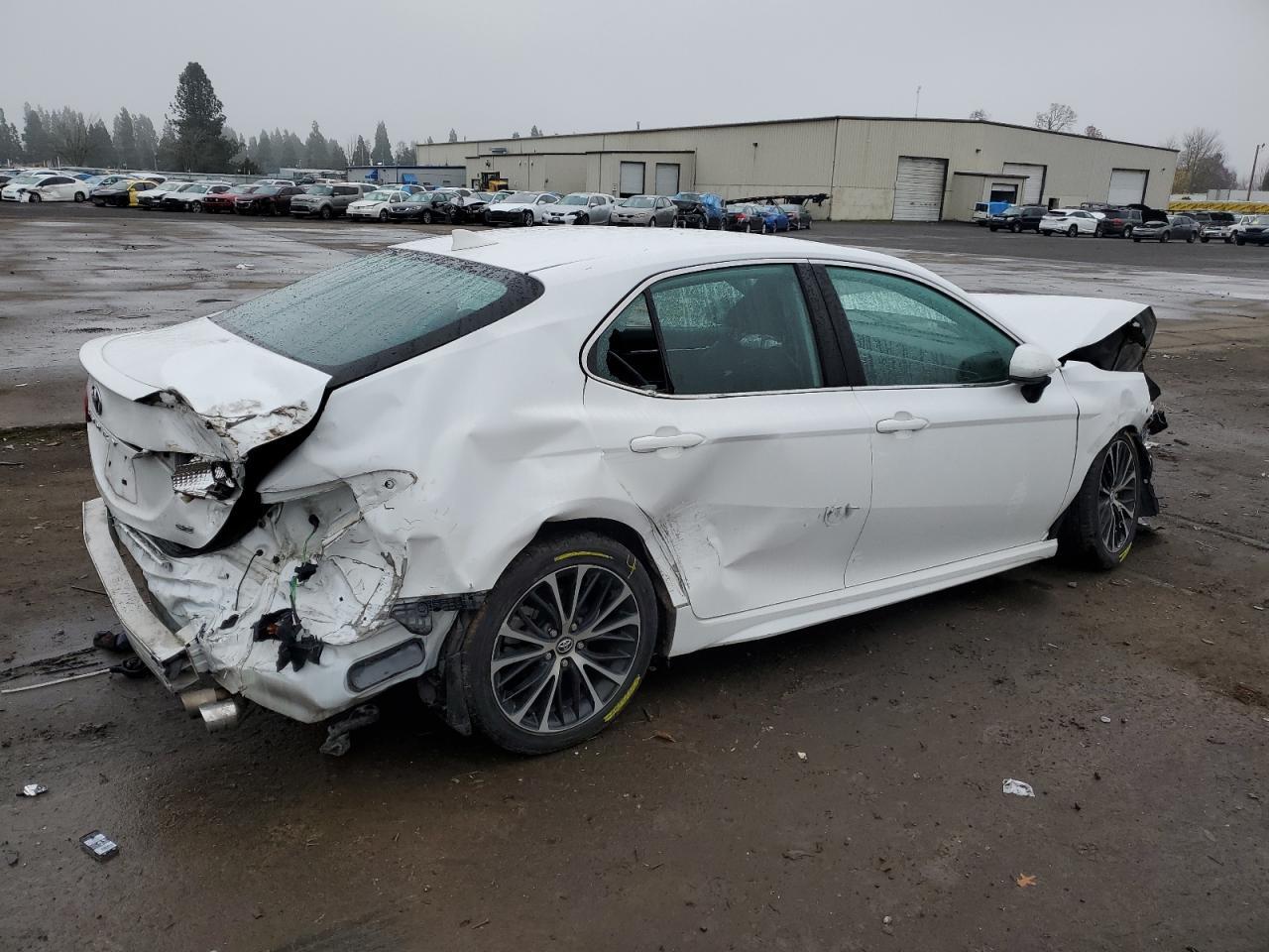 2020 TOYOTA CAMRY SE - Фото 3