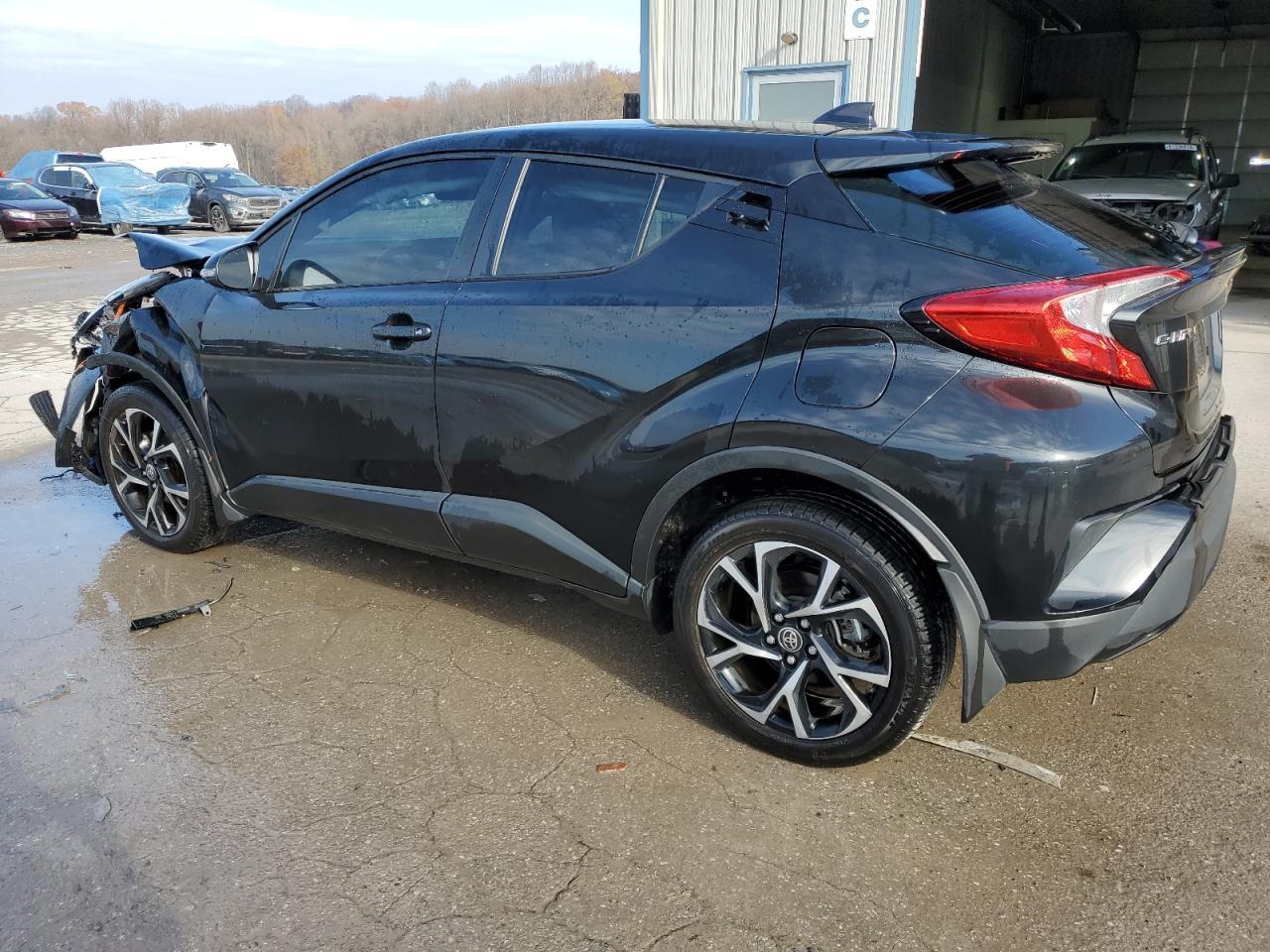 2022 TOYOTA C-HR XLE - Image 2