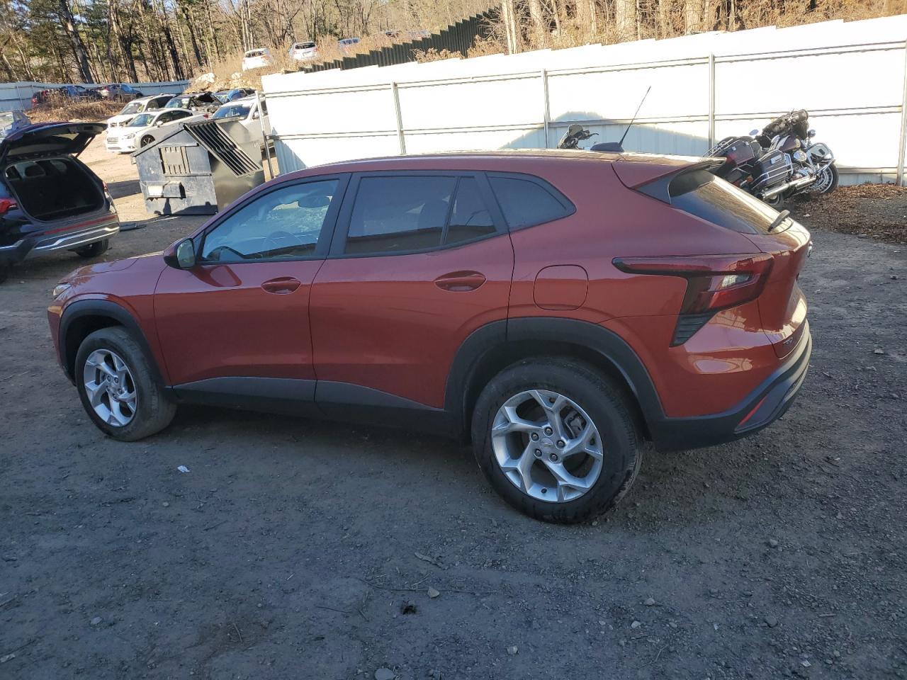 2024 CHEVROLET TRAX LS - Фото 2