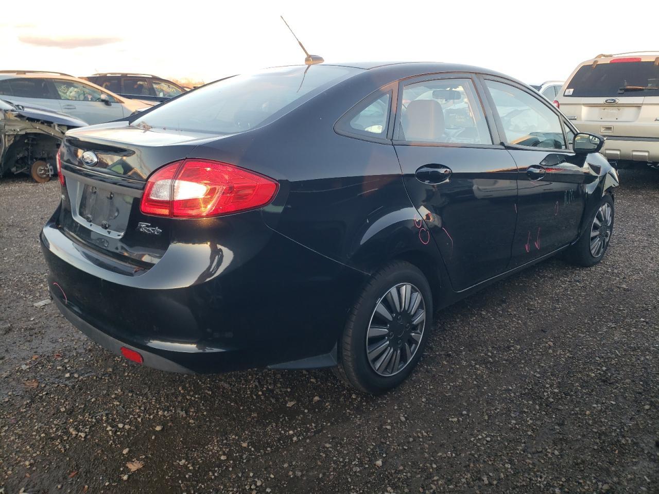 2013 FORD FIESTA SE - Image 3