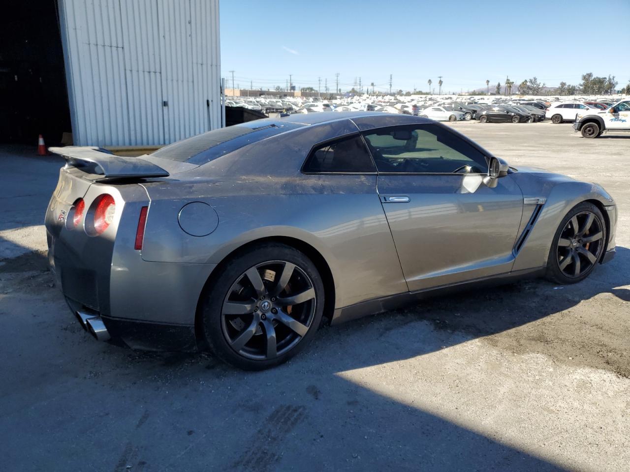 2010 NISSAN GT-R BASE - Фото 3