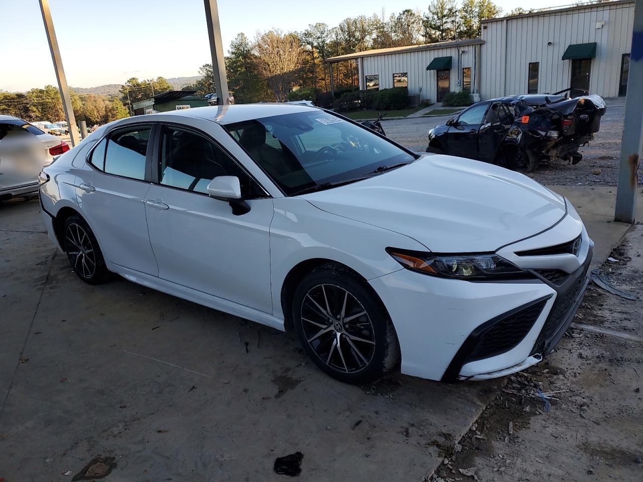 2021 TOYOTA CAMRY SE - Фото 4