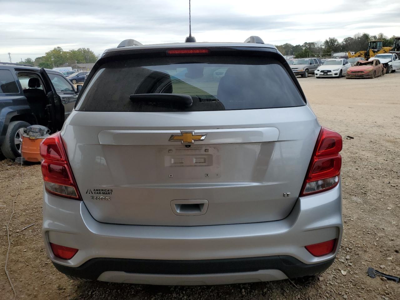 2018 CHEVROLET TRAX 1LT - Image 6