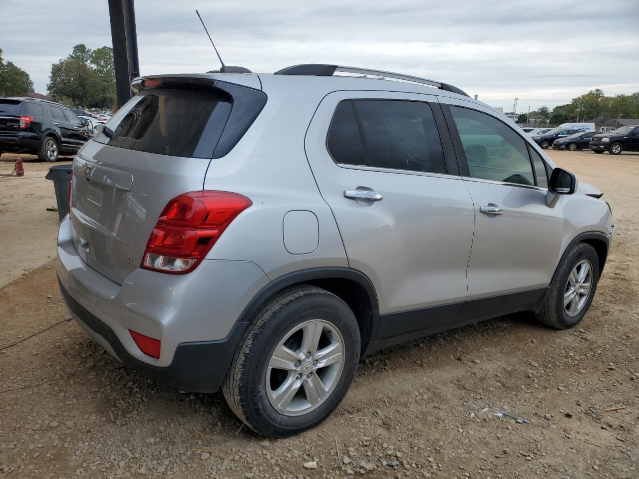 2018 CHEVROLET TRAX 1LT - Image 3