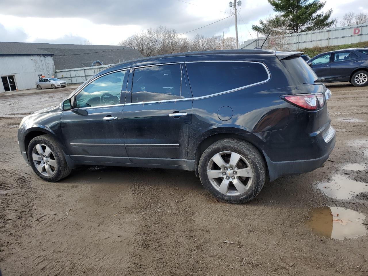 2014 CHEVROLET TRAVERSE L - Image 2