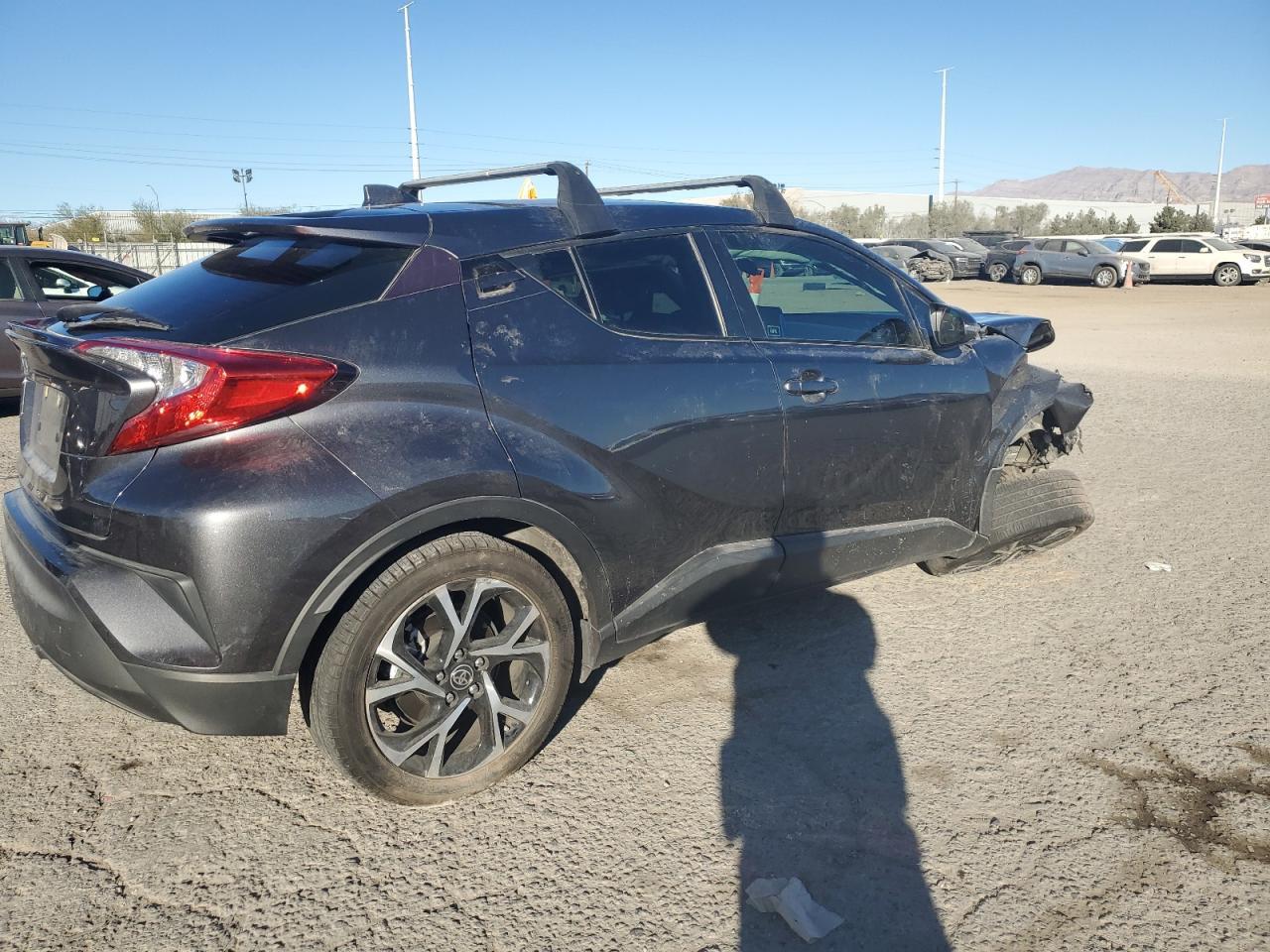2022 TOYOTA C-HR XLE - Фото 3