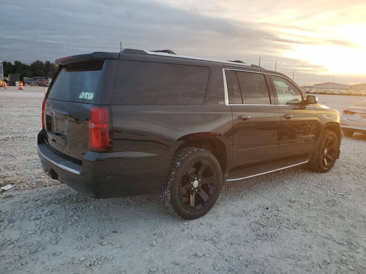 2016 CHEVROLET SUBURBAN K - Image 3