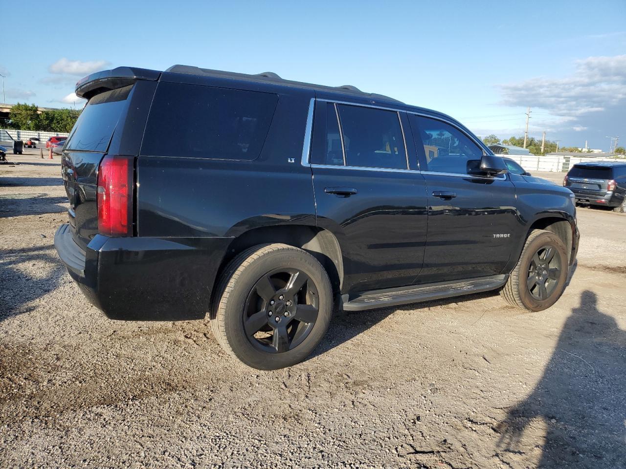2019 CHEVROLET TAHOE C150 - Фото 3