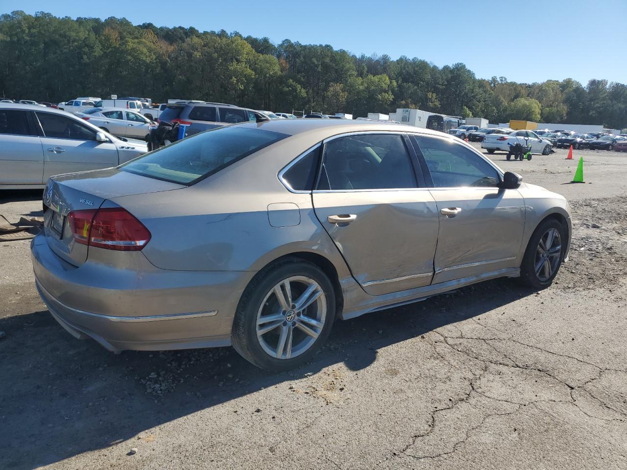 2015 VOLKSWAGEN PASSAT SEL - Фото 3