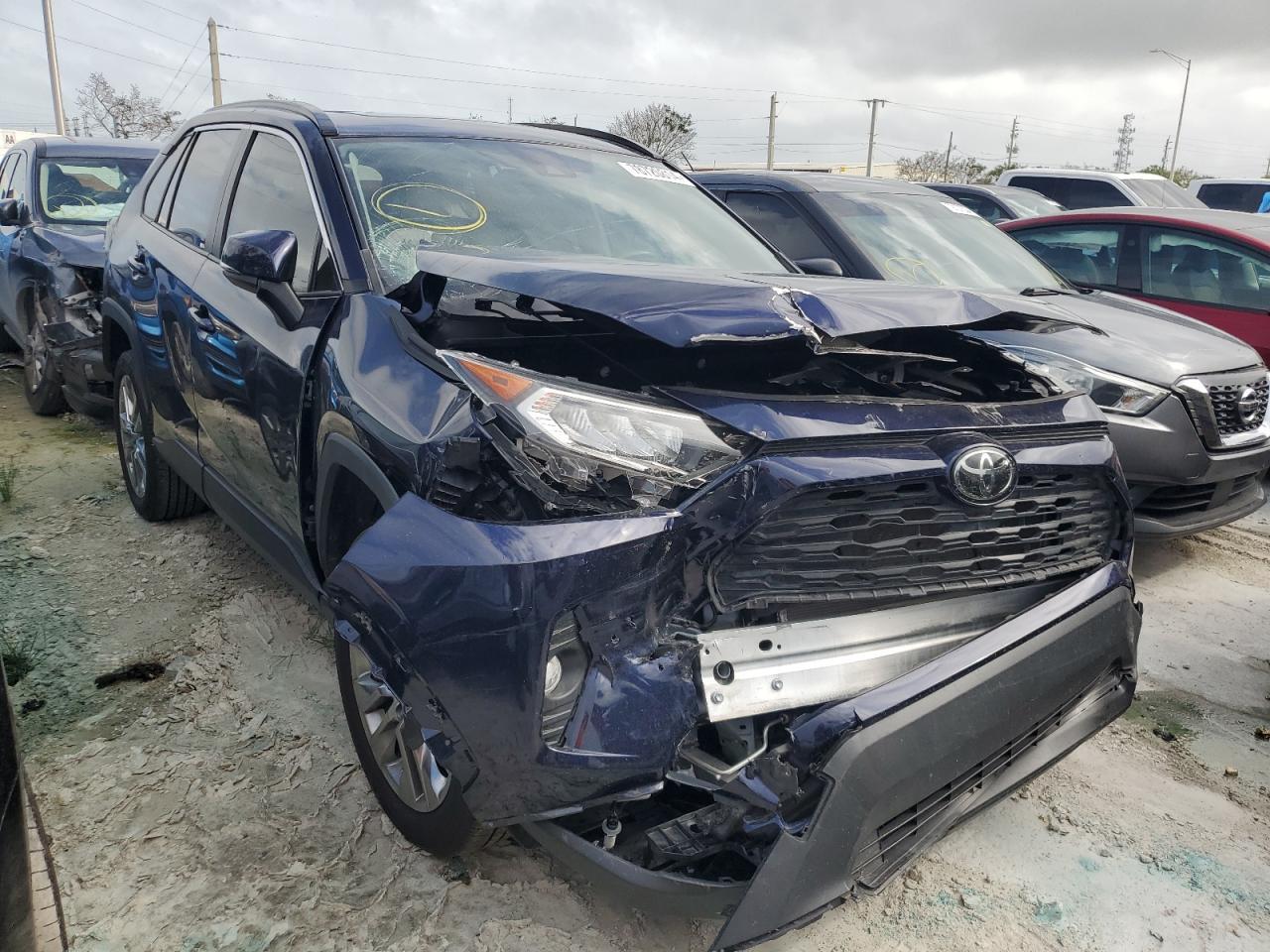 2019 TOYOTA RAV4 XLE P - Фото 4