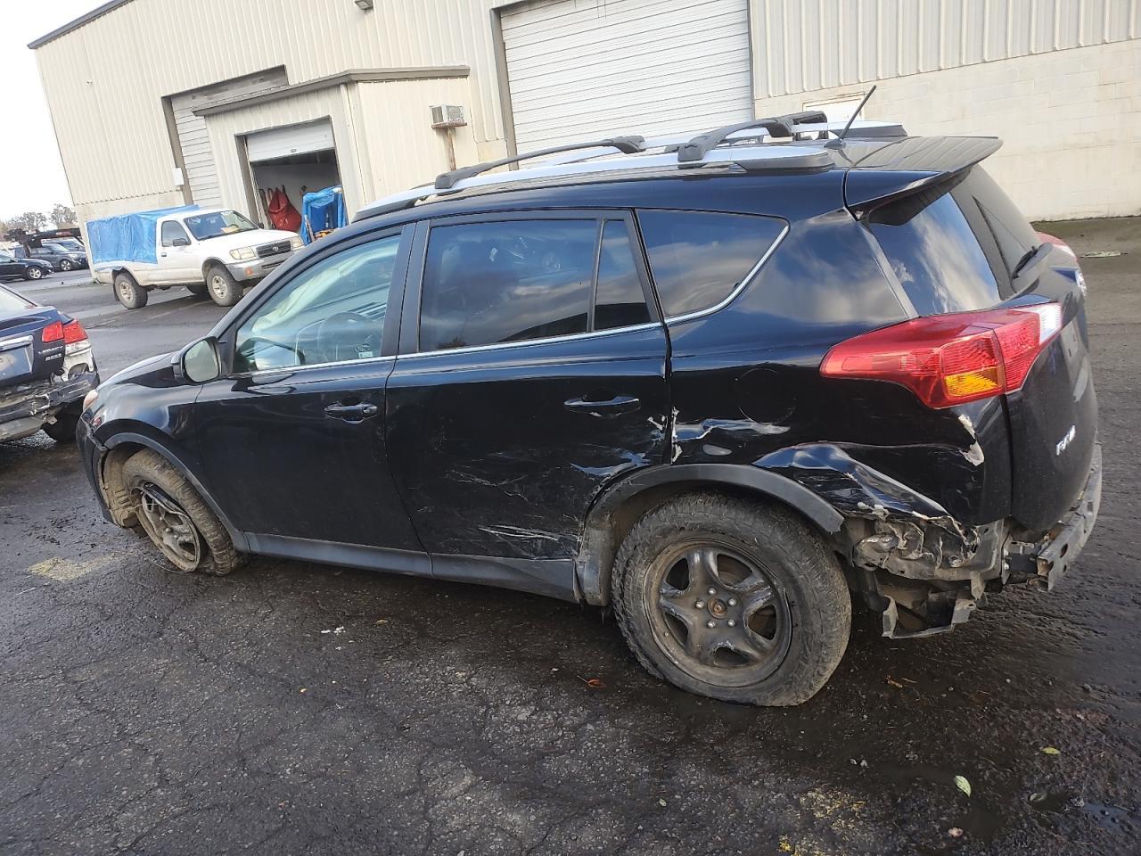 2015 TOYOTA RAV4 LE - Фото 2