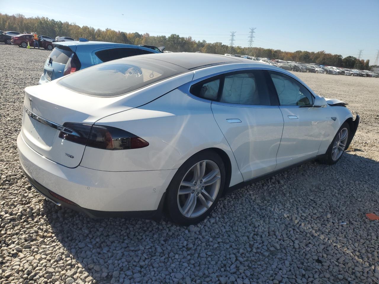 2015 TESLA MODEL S 70 - Image 3