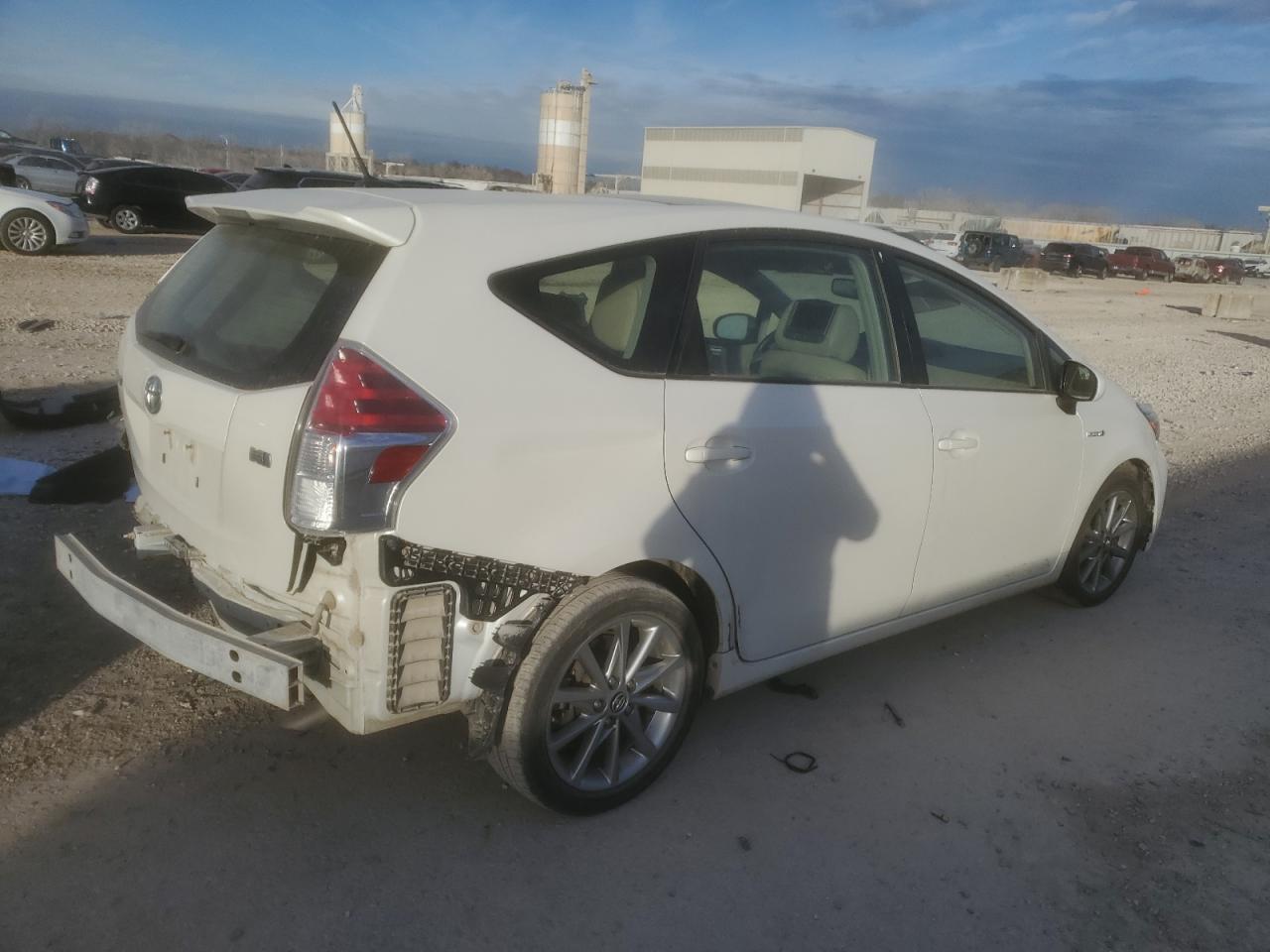 2017 TOYOTA PRIUS V - Image 3