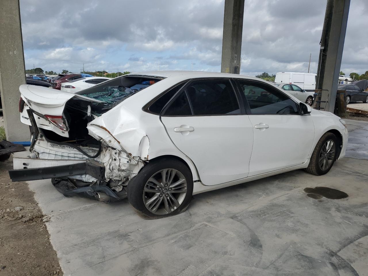 2017 TOYOTA CAMRY LE - Фото 3