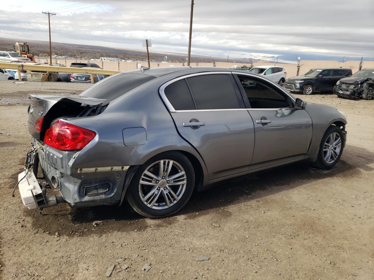 2011 INFINITI G37 BASE - Image 3