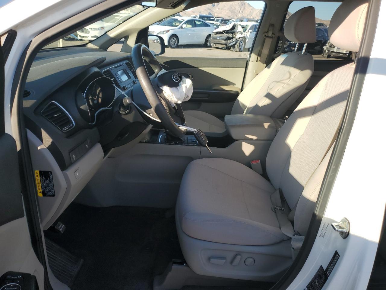 2017 KIA SEDONA LX - Image 7