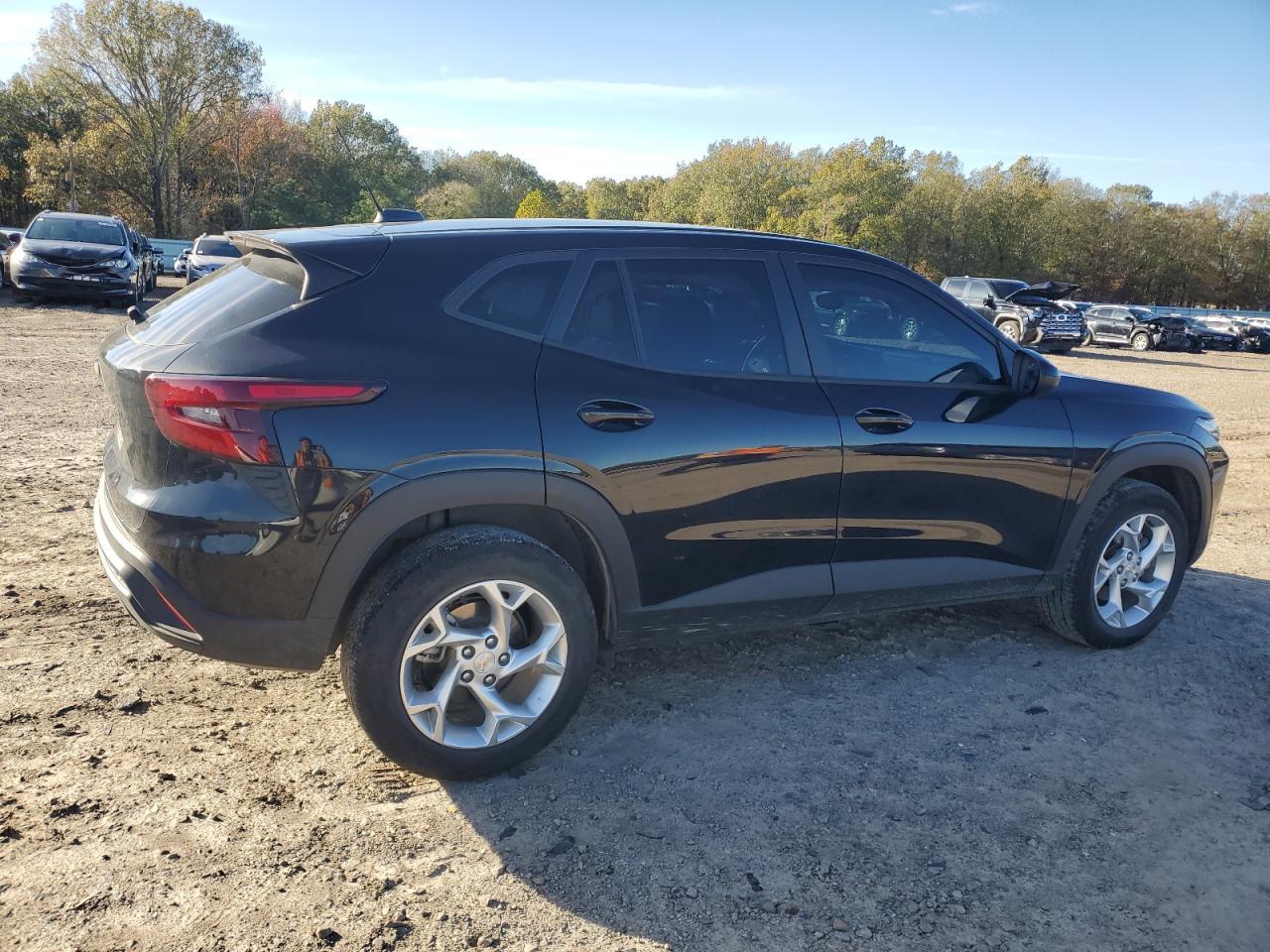 2024 CHEVROLET TRAX LS - Фото 3