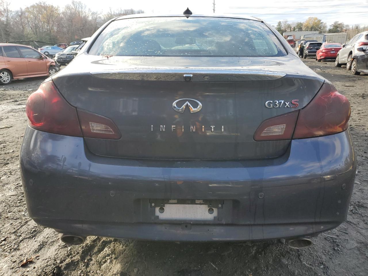 2011 INFINITI G37 - Image 6
