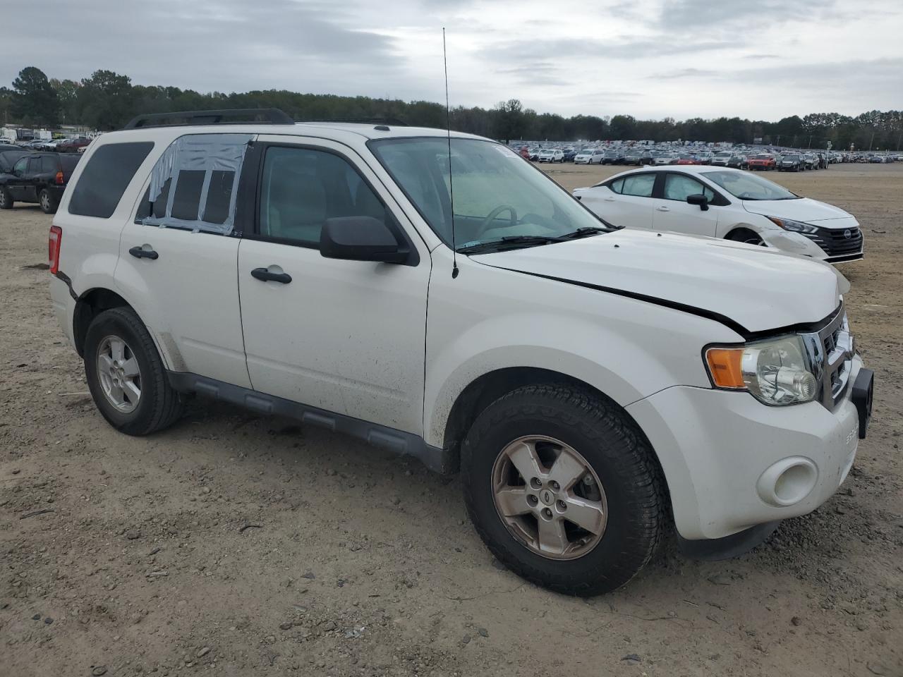 2010 FORD ESCAPE XLT - Image 4