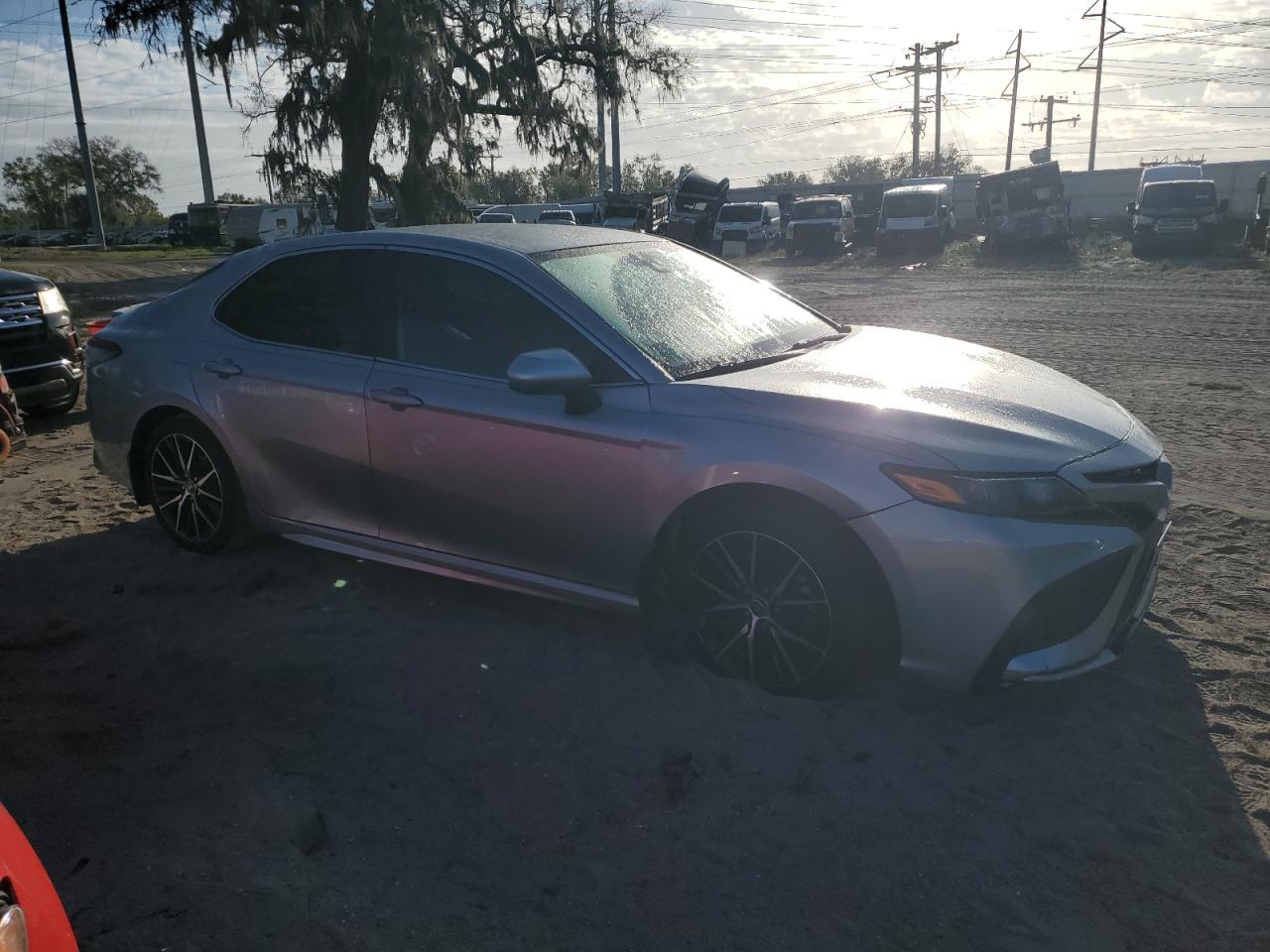 2021 TOYOTA CAMRY SE - Фото 4
