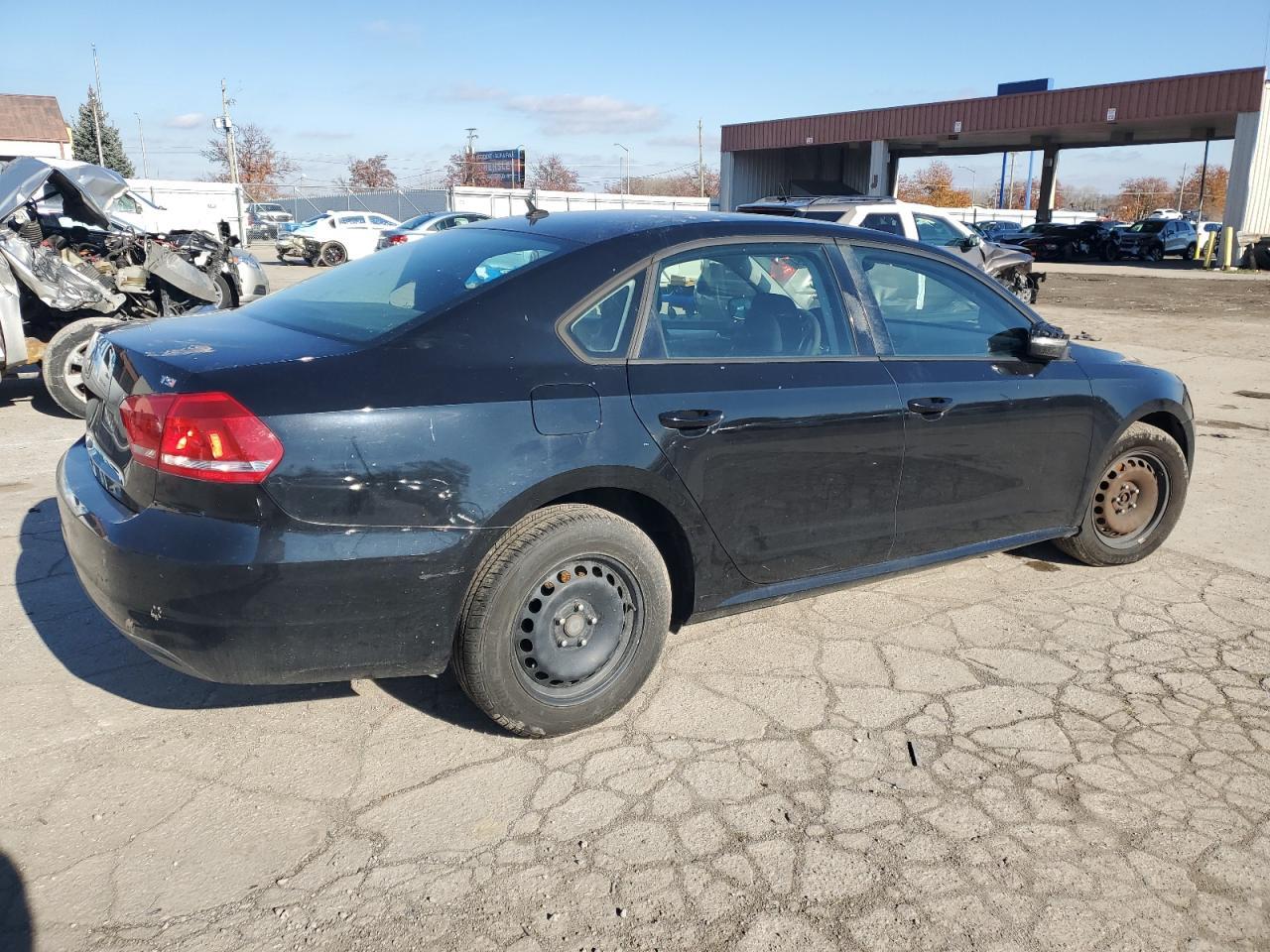 2014 VOLKSWAGEN PASSAT S - Image 3