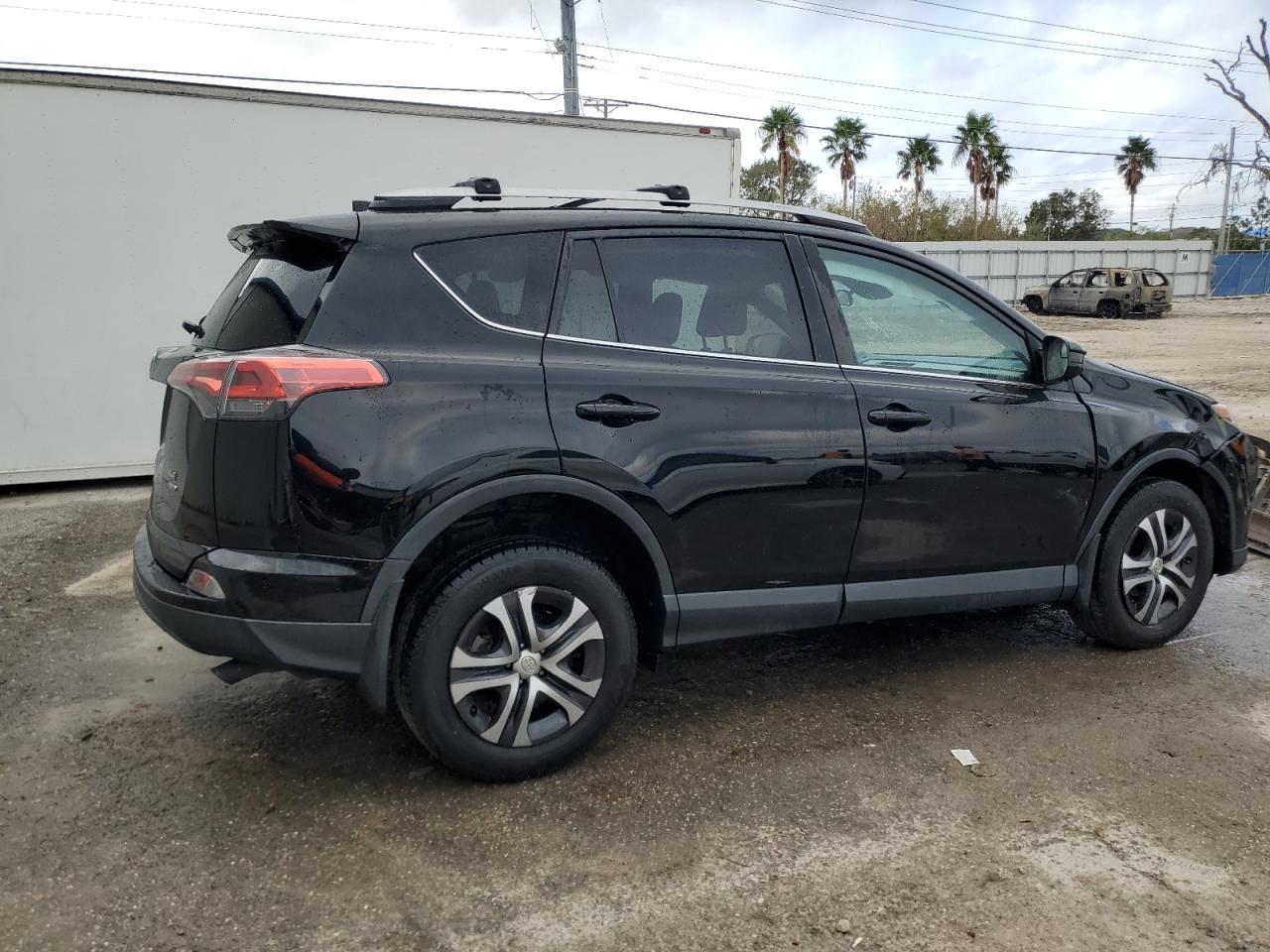 2018 TOYOTA RAV4 LE - Фото 3