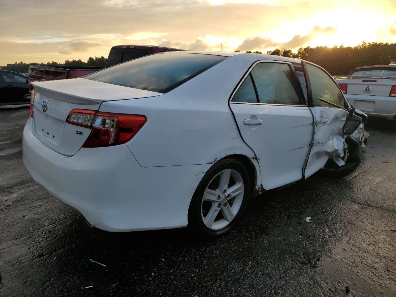2014 TOYOTA CAMRY L - Image 3