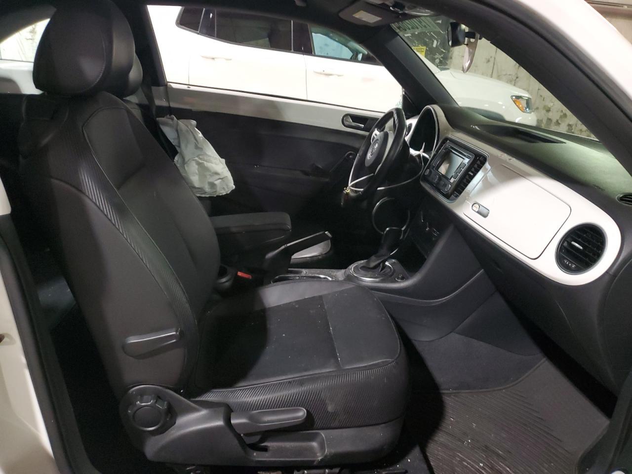 2012 VOLKSWAGEN BEETLE - Фото 7