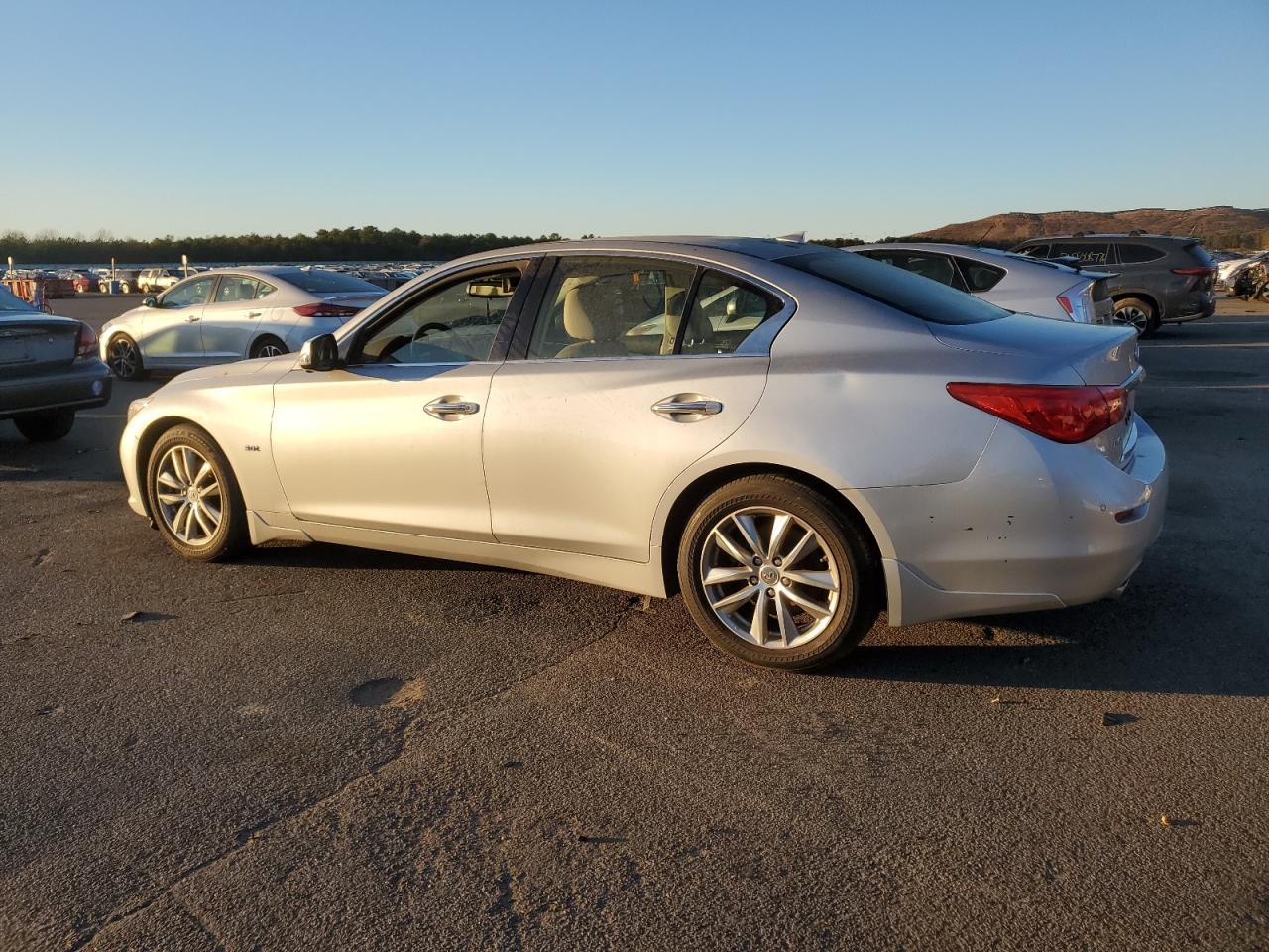2016 INFINITI Q50 PREMIU - Фото 2