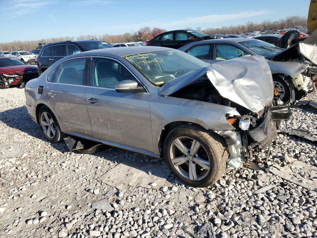 2013 VOLKSWAGEN PASSAT SE - Фото 4
