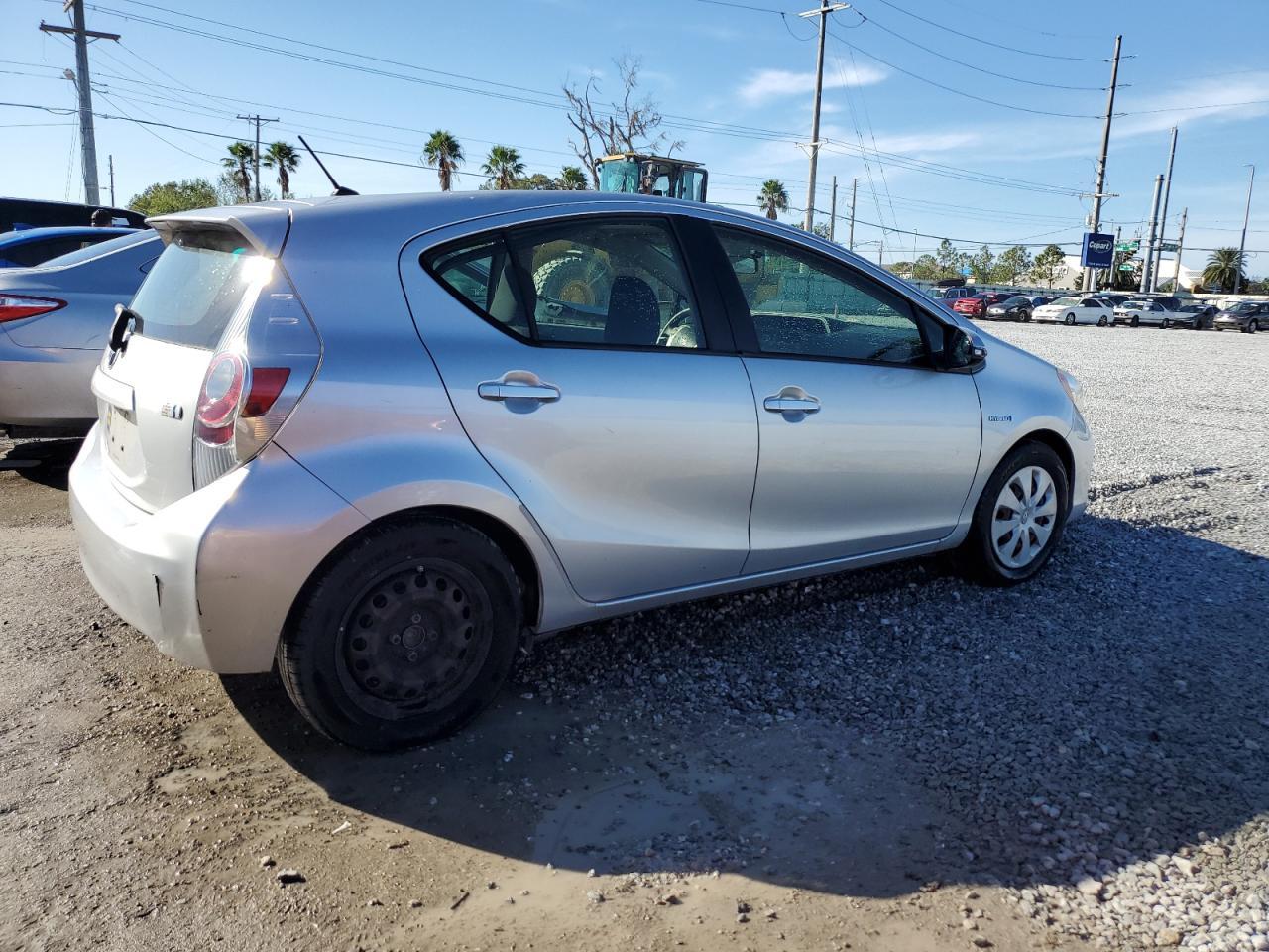 2013 TOYOTA PRIUS C - Фото 3