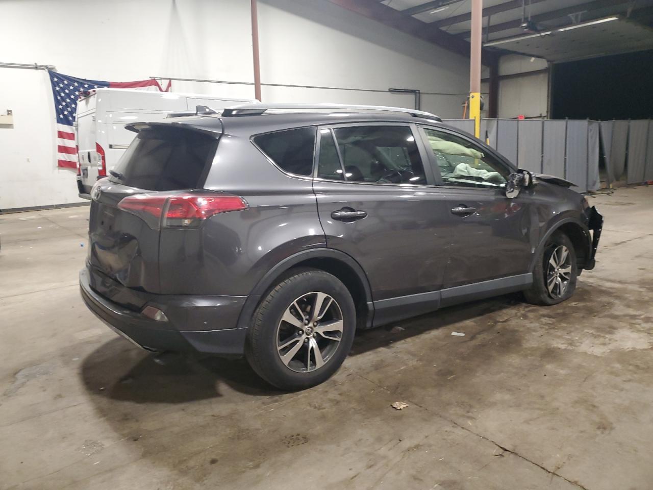 2017 TOYOTA RAV4 XLE - Фото 3