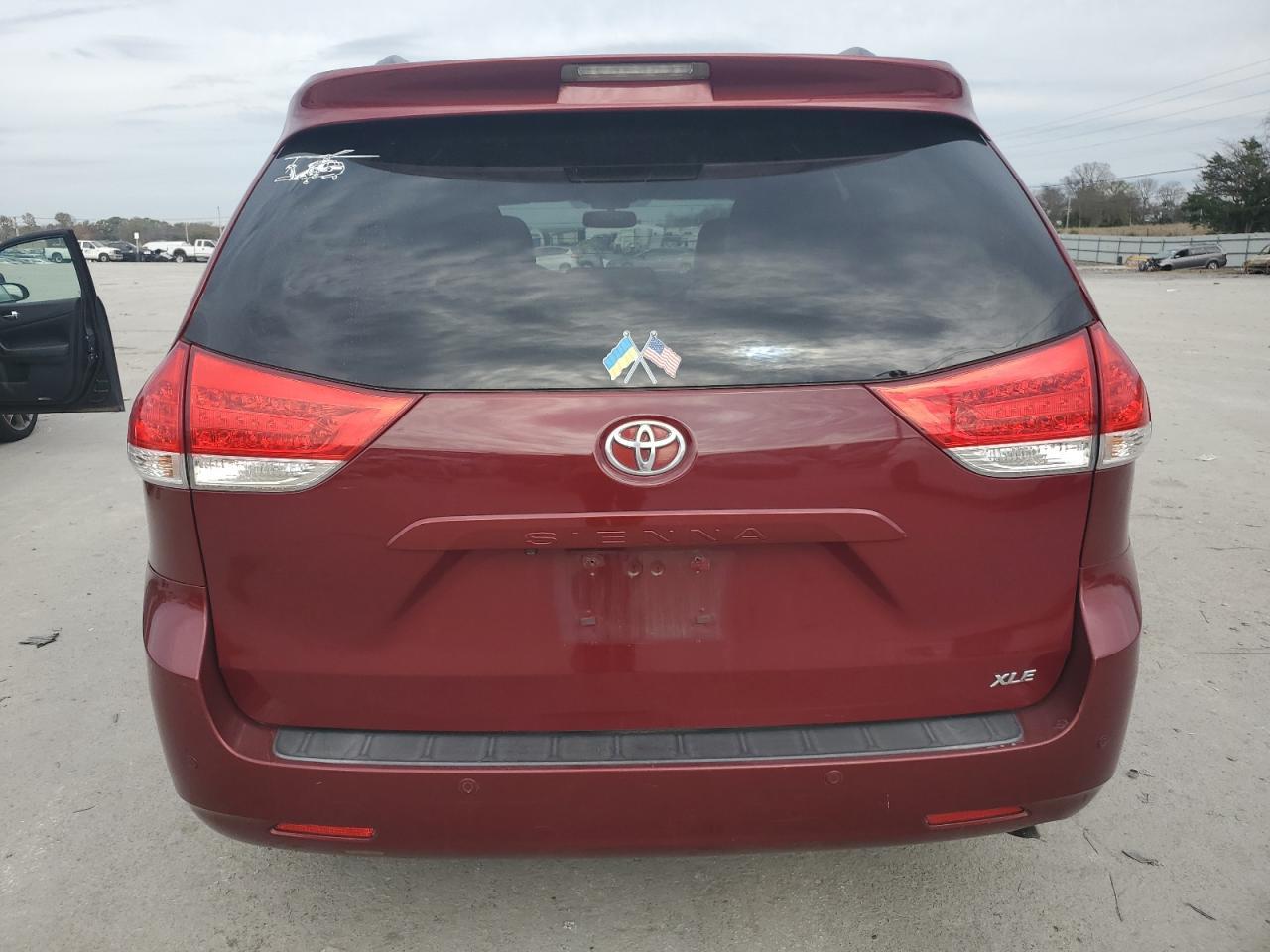 2011 TOYOTA SIENNA XLE - Фото 6